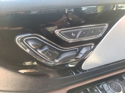 Used 2024 Lincoln Aviator Reserve w/ Equipment Group 201A image 12