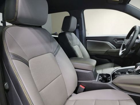 New 2026 Chevrolet Colorado ZR2 AWD/4WD image 15
