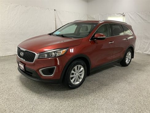 Used 2017 Kia Sorento FWD w/ LX Convenience Package image 2