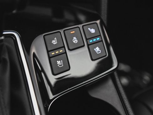 Used 2025 Kia Sportage SX image 18