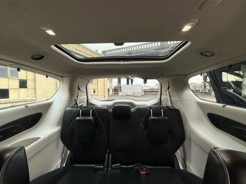 Used 2017 Chrysler Pacifica Limited w/ Tire & Wheel Group image 61