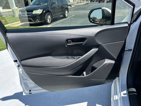 Used 2025 Toyota Corolla LE FWD image 15