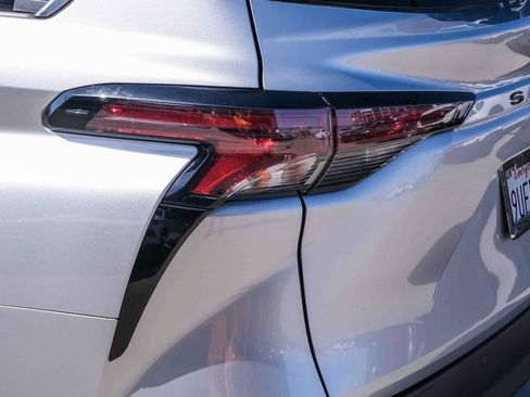 Certified 2023 Toyota Sienna XLE FWD image 7