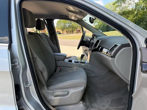 Used 2011 Jeep Grand Cherokee Laredo AWD/4WD image 17