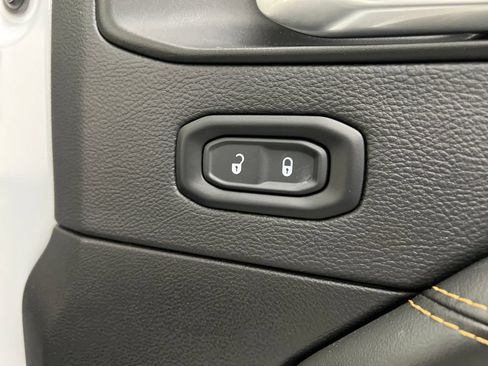 Used 2024 Jeep Wrangler Unlimited Sahara AWD/4WD image 29