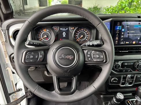 Used 2025 Jeep Wrangler Unlimited Sport AWD/4WD image 27