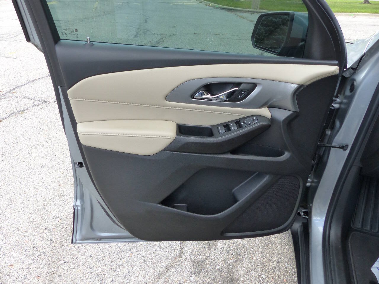 Used 2023 Chevrolet Traverse LS w/ Safety Package FWD image 18