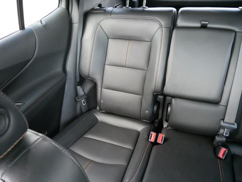 Used 2023 Chevrolet Equinox Premier AWD/4WD image 12