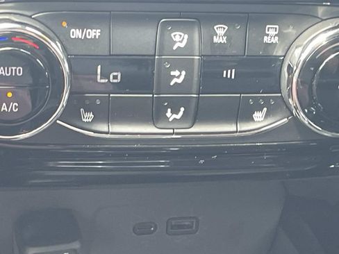 Used 2024 Chevrolet Trax LT w/ Driver Confidence Package FWD image 20