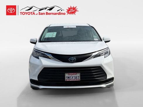 Certified 2023 Toyota Sienna LE FWD image 8