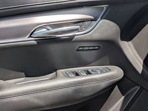 Used 2023 Cadillac XT6 Luxury FWD image 2