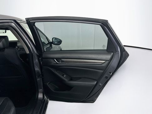 Used 2018 Honda Accord Touring image 31