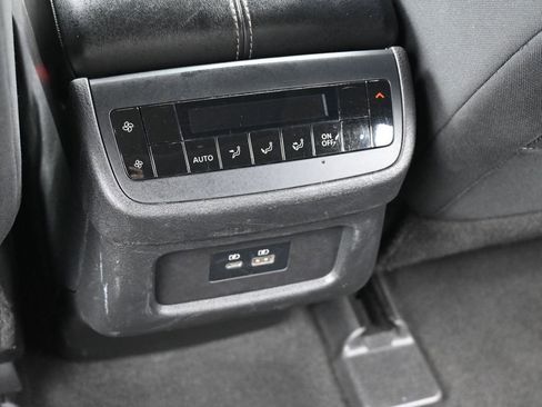 Used 2022 Nissan Pathfinder SV w/ SV Premium Package image 36