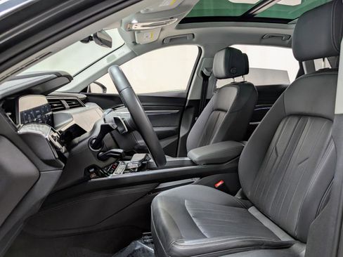 Used 2024 Audi Q8 e-tron Premium Plus image 15