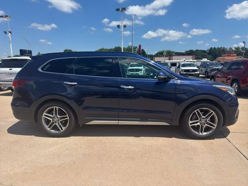 Used 2017 Hyundai Santa Fe Limited FWD image 4