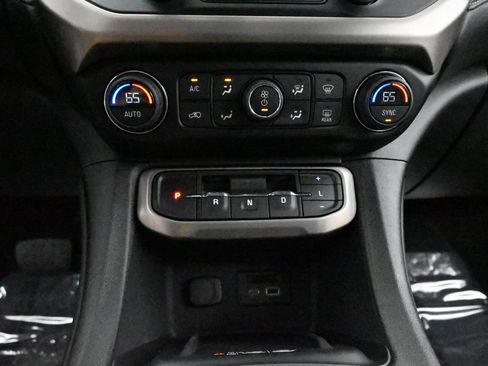 Used 2022 GMC Acadia Denali w/ Denali Ultimate Package AWD/4WD image 13