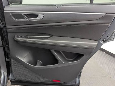 Used 2024 Volkswagen Atlas Cross Sport SE w/ Panoramic Sunroof Package FWD image 19