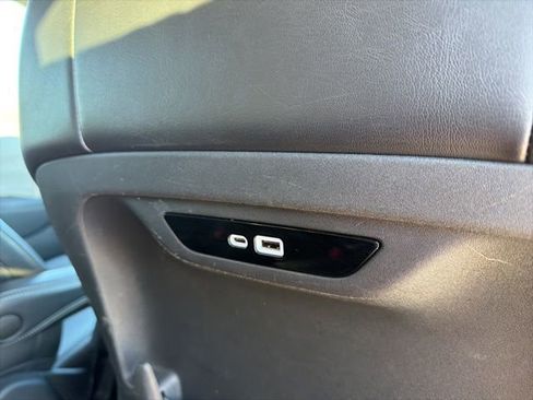 Used 2024 Chrysler Pacifica Touring-L image 14