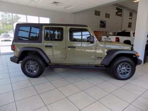 Used 2025 Jeep Wrangler Unlimited Sport AWD/4WD image 14