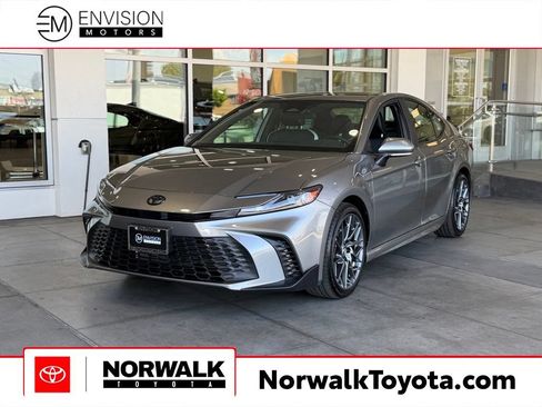 Used 2026 Toyota Camry SE FWD image 1