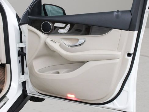Used 2022 Mercedes-Benz GLC 300 image 23