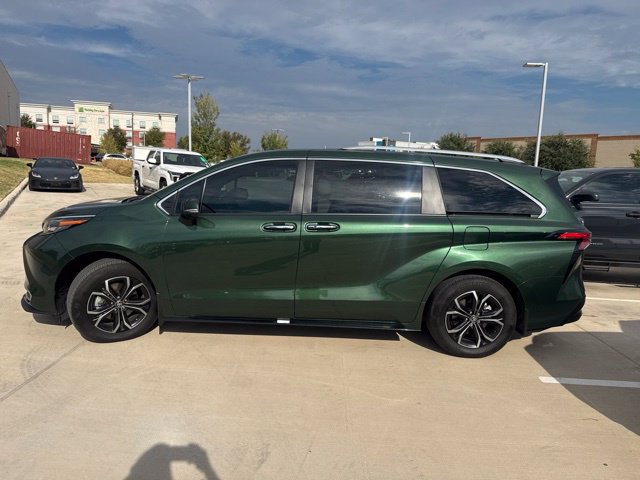 Used 2026 Toyota Sienna Platinum AWD/4WD image 6