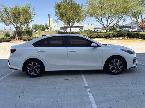 Used 2019 Kia Forte LXS FWD image 2