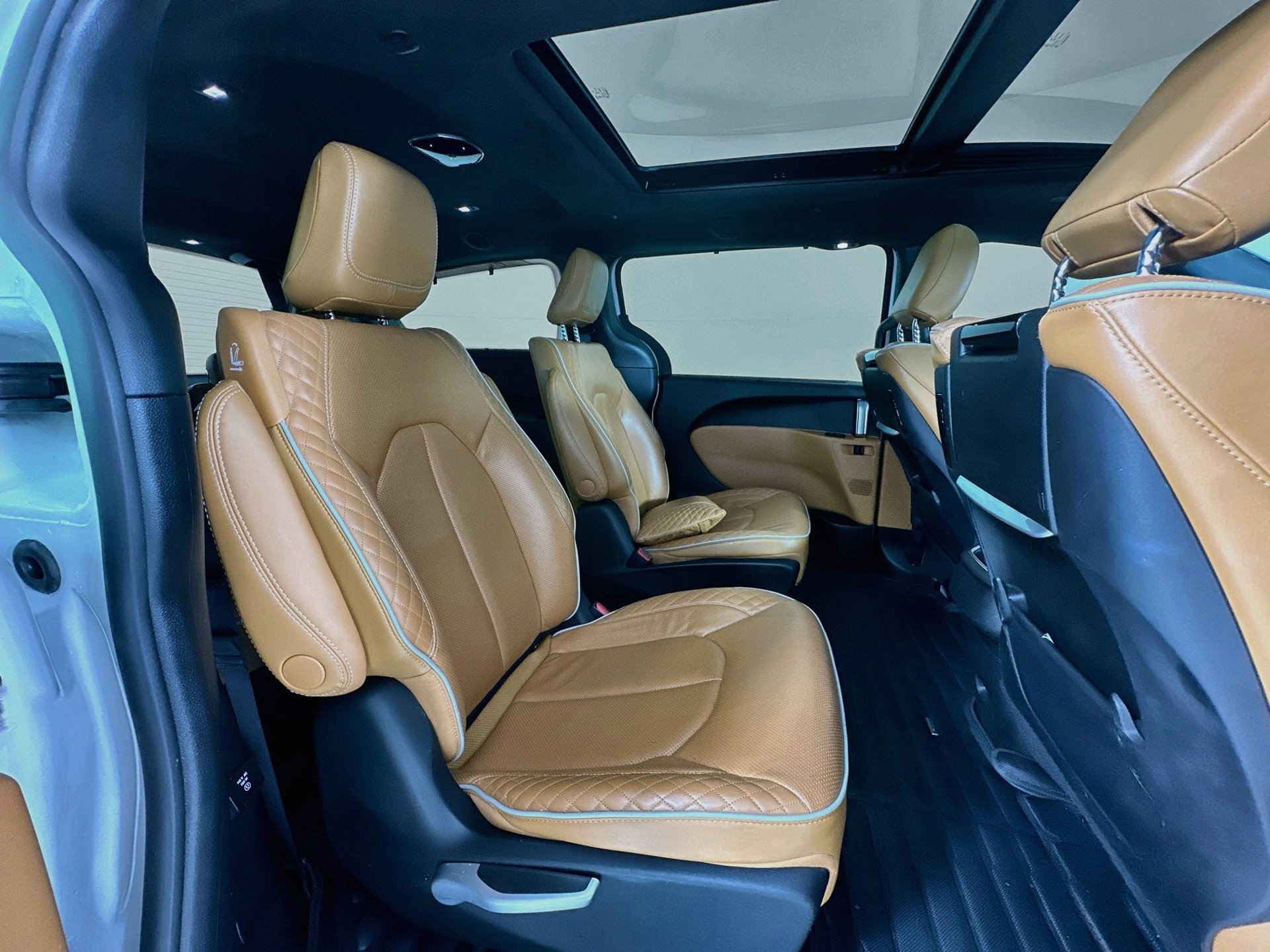 Used 2023 Chrysler Pacifica Pinnacle FWD image 31