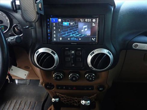 Used 2013 Jeep Wrangler Unlimited Sahara w/ Connectivity Group AWD/4WD image 12