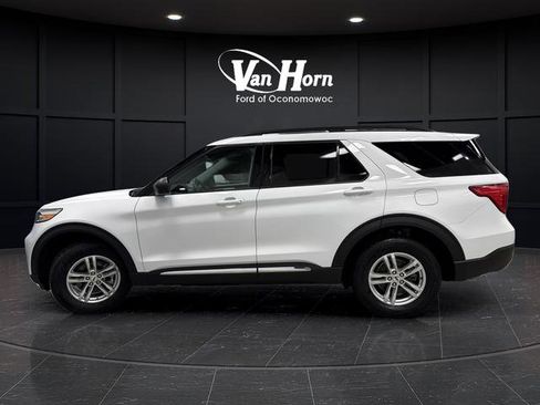 Used 2023 Ford Explorer XLT AWD/4WD image 13