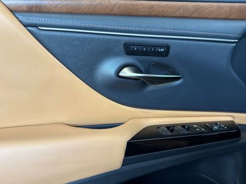 Certified 2025 Lexus ES 350 w/ Premium Package FWD image 12