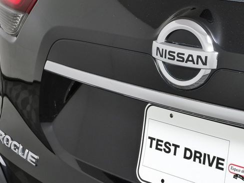 Used 2017 Nissan Rogue S image 32