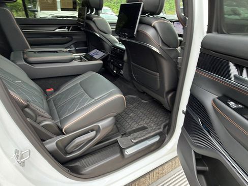 Used 2025 Jeep Grand Wagoneer Series III w/ Rear Seat Video Group 1 AWD/4WD image 22