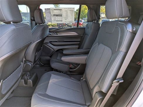 New 2025 Jeep Grand Cherokee L Laredo w/ Luxury Tech Group I image 15