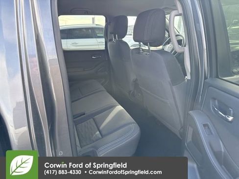 Used 2023 Nissan Frontier SV image 8