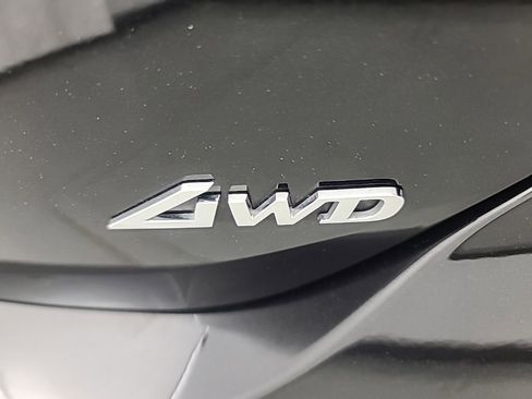 Used 2025 Genesis G70 2.5T AWD/4WD image 11