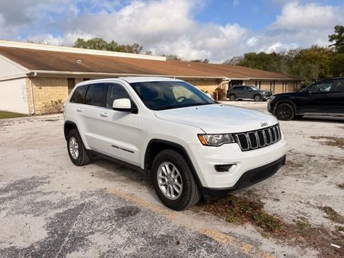 Used 2019 Jeep Grand Cherokee Laredo image 1
