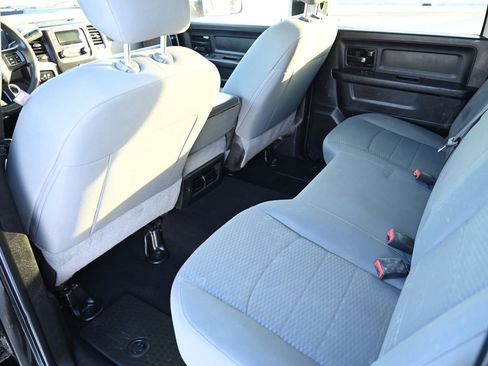 Used 2018 RAM 2500 Tradesman w/ Chrome Appearance Group image 32