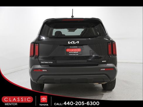 Used 2023 Kia Sorento LX image 20