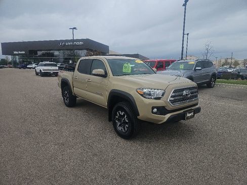 Used 2017 Toyota Tacoma TRD Off-Road w/ Tow Package (A/T) AWD/4WD image 7