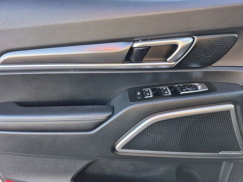 Used 2025 Kia Telluride S image 8