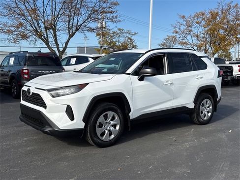 Used 2021 Toyota RAV4 LE image 2