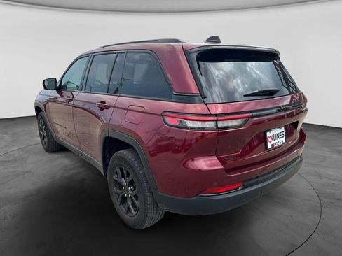 Used 2024 Jeep Grand Cherokee Altitude AWD/4WD image 8