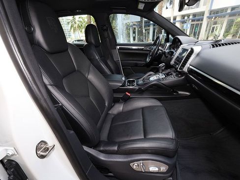 Used 2018 Porsche Cayenne Platinum Edition image 7