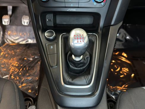 Used 2017 Ford Focus ST FWD image 21