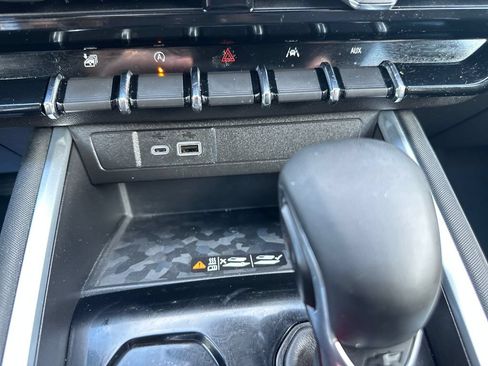 Used 2023 Chevrolet Colorado Z71 w/ Z71 Convenience Package 2 AWD/4WD image 16