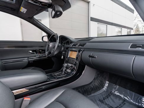 Used 2009 Maybach 57 S image 24