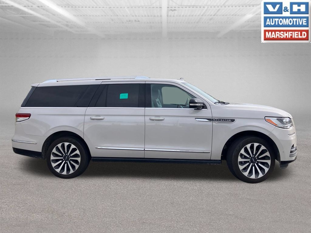 Used 2024 Lincoln Navigator L Reserve w/ Equipment Group 201A AWD/4WD image 10
