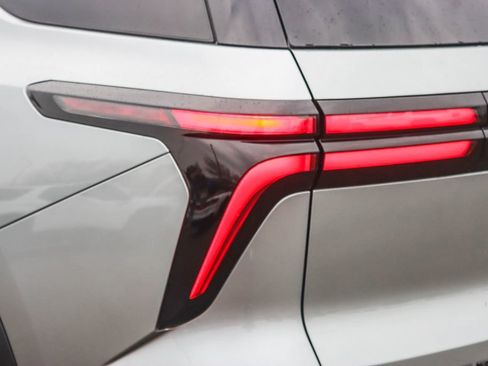 Used 2025 Chevrolet Traverse Z71 w/ Enhanced Driving Package image 8