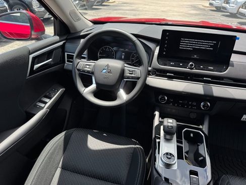 New 2025 Mitsubishi Outlander ES image 23